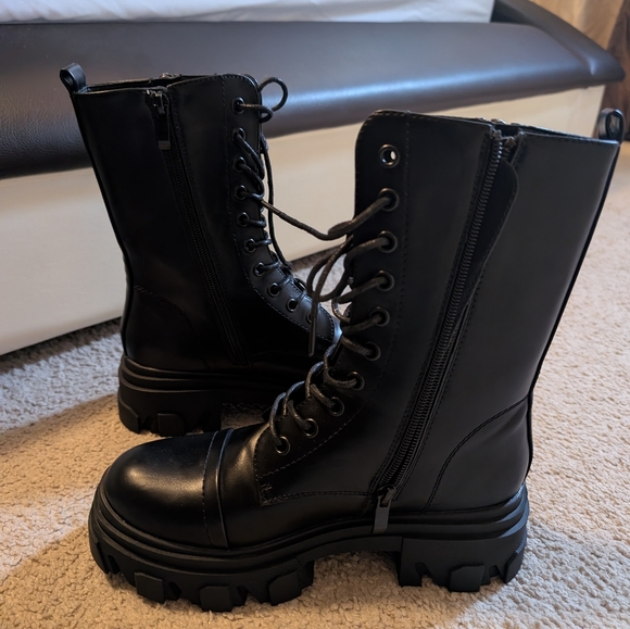 Dream Pairs Boots - Picture 4 of 9